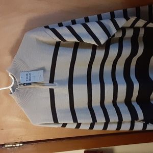 Men's sweater size is 3XL 60% Cotton  and 40% Polyester.